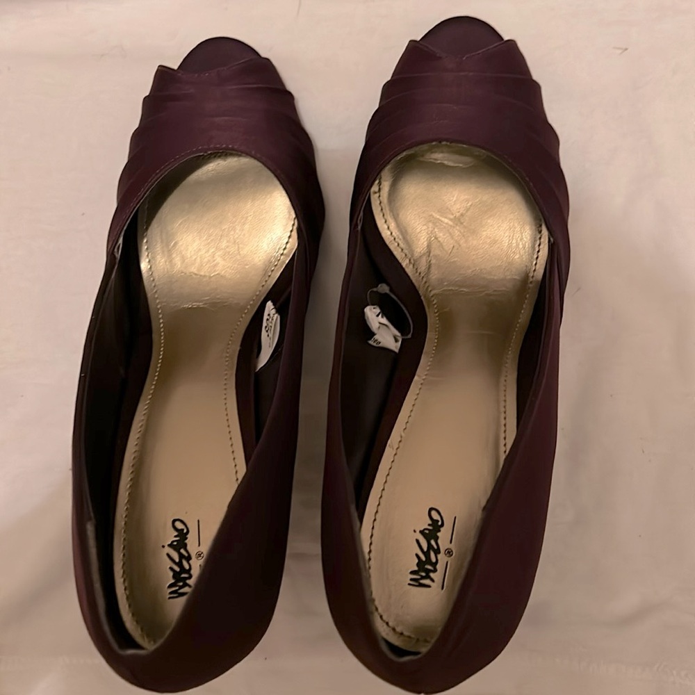 Dinner Dates Dancing Isabella plum 71/2 shoes beautiful and comfortable
